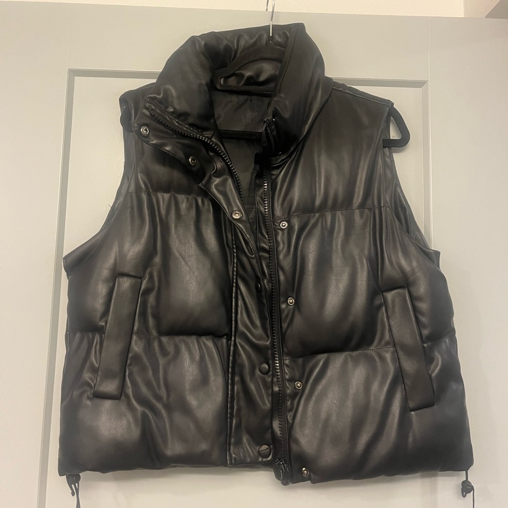 Women's Black Puffer Vest